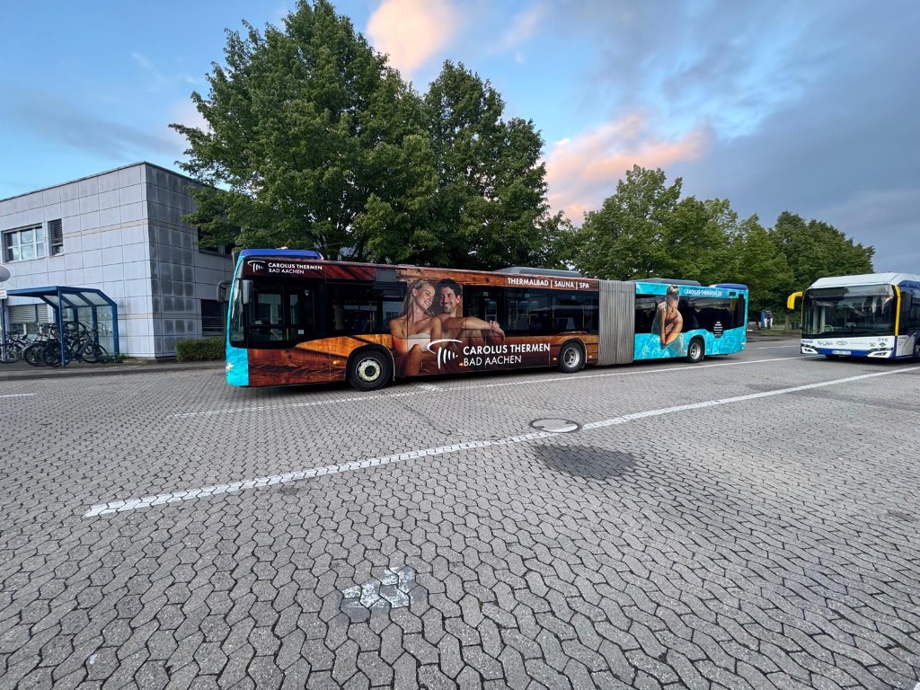 Carolus Thermen Bad Aachen – Ganzgestaltung auf einem Linienbus im Raum Aachen