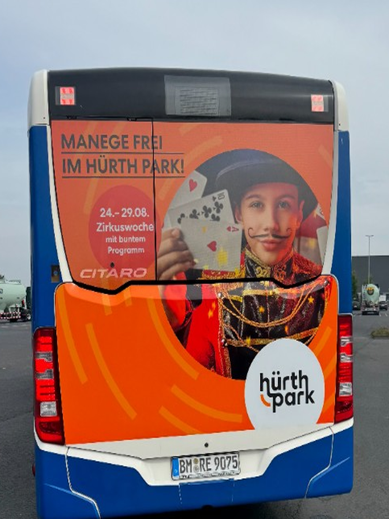 Hürth Park Zirkuswochen – Heckwerbung auf REVG-Linienbus
