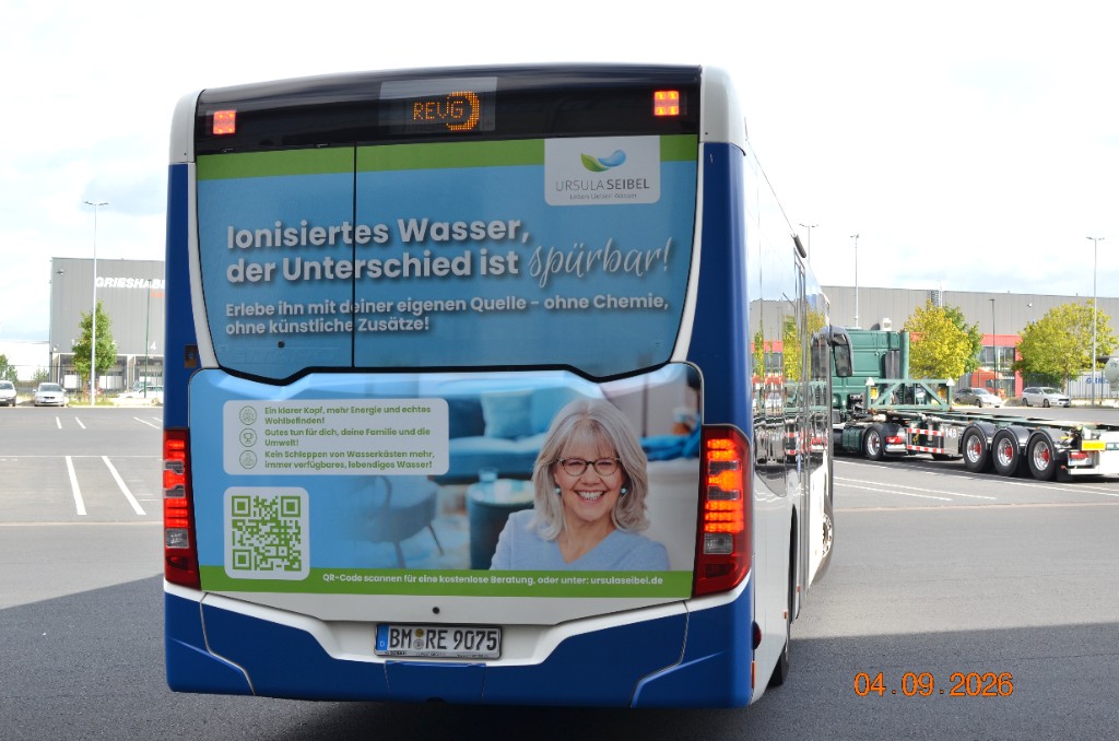Ursula Seibel Leben Lieben Wasser – Heckwerbung auf einem REVG-Linienbus