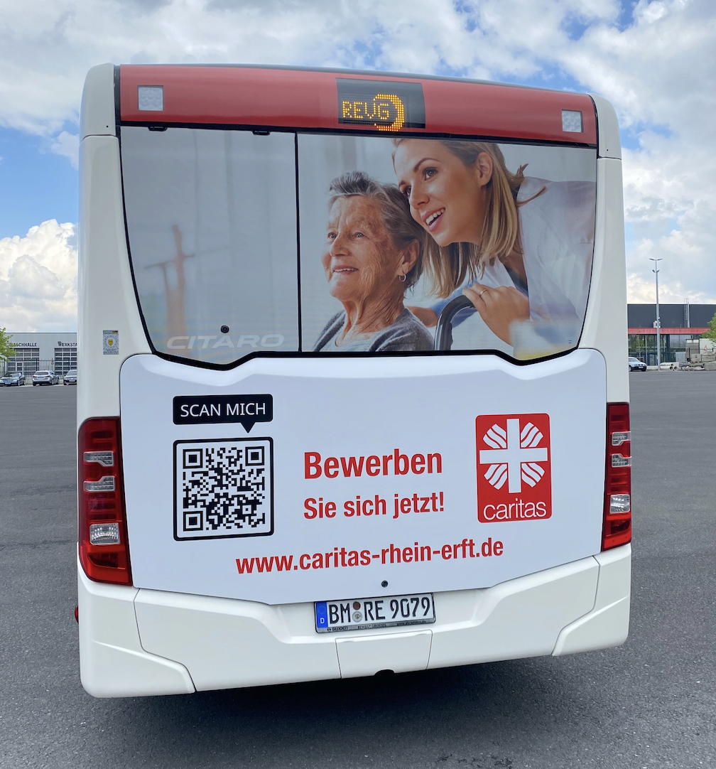 Caritas BackBoard auf REVG Bus